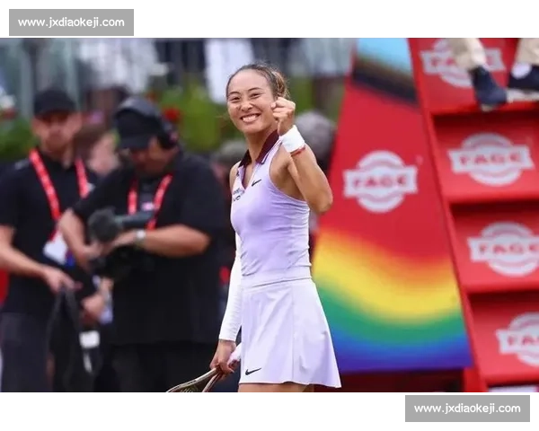 温网直击:郑钦文激战三盘憾负西尼亚科娃 高清大图速递 温网直击:郑钦文激战三盘憾负西尼亚科娃 高清大图速递