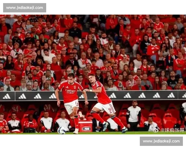 西汉姆联主场迎战曼联焦点对决英超走势引关注双雄较量悬念升级